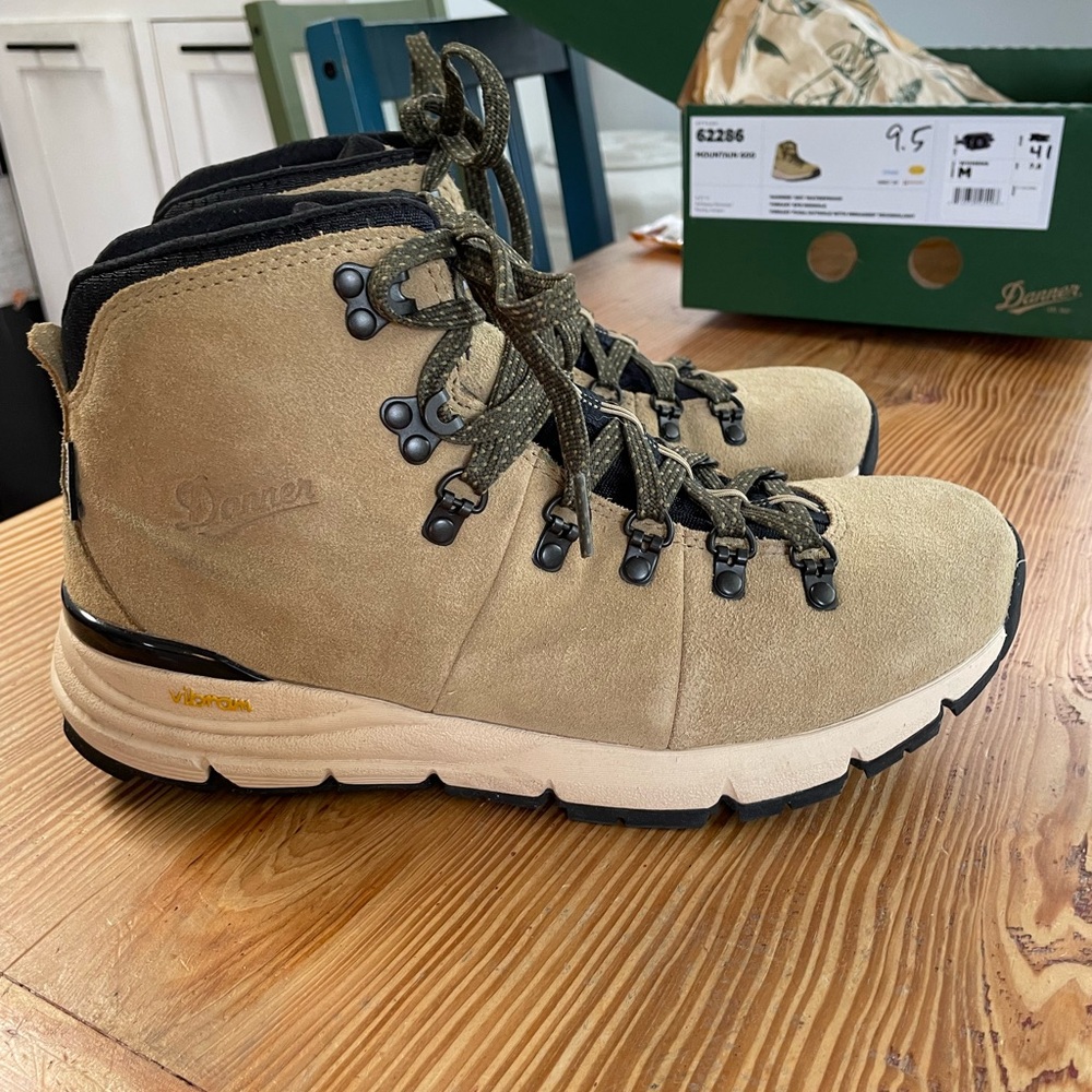 Danner Women’s Mountain 600 Hiking Boot - waterproof suede